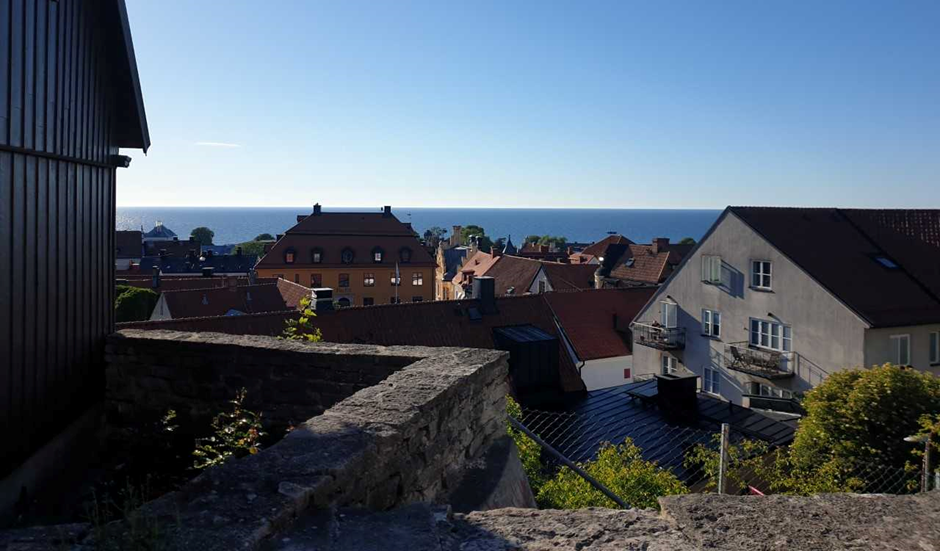 Utsikt över Visbys takåsar.